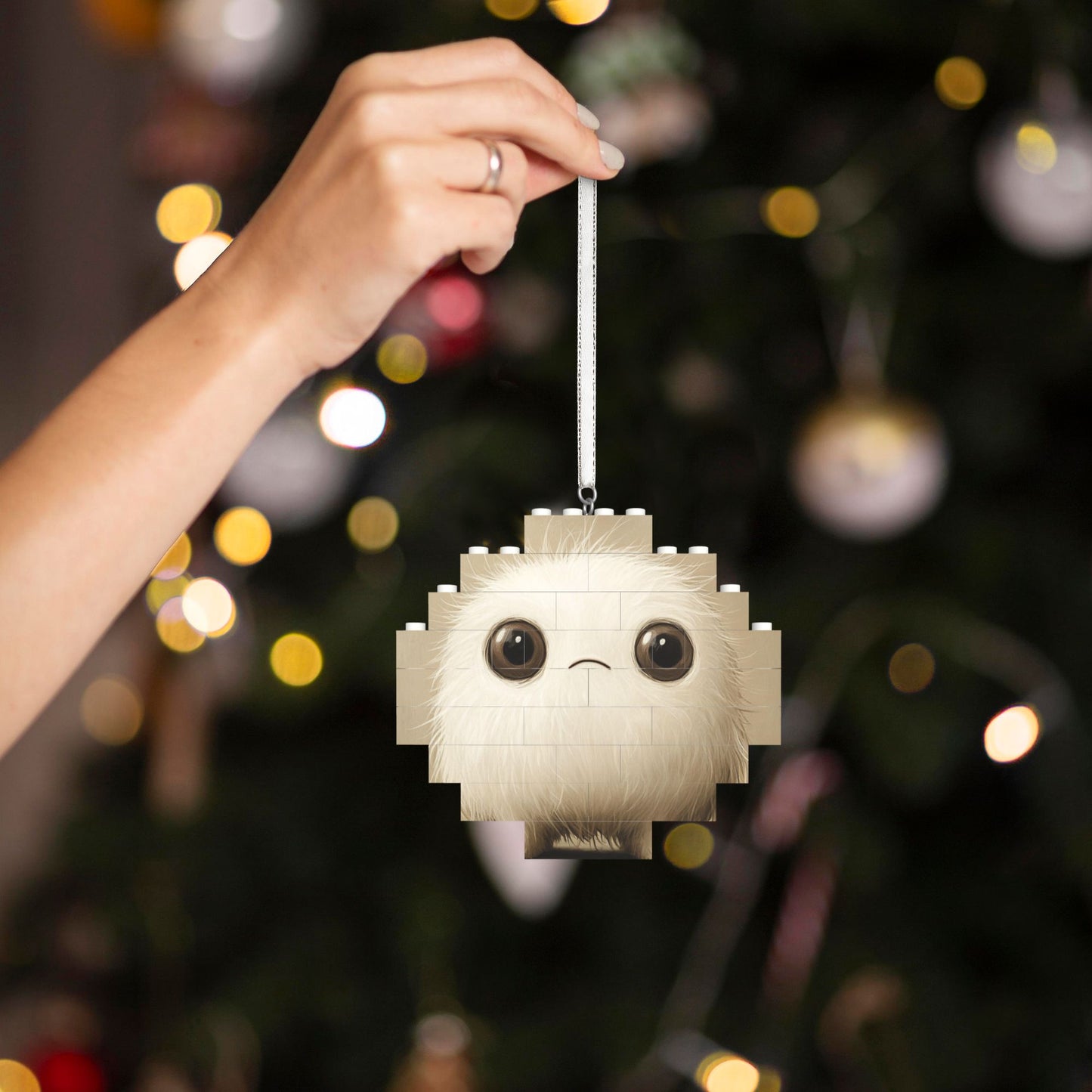 Adorable Big-Eyed White Fluffy Ball Puzzle Ornament - Creative DIY Building Blocks Décor
